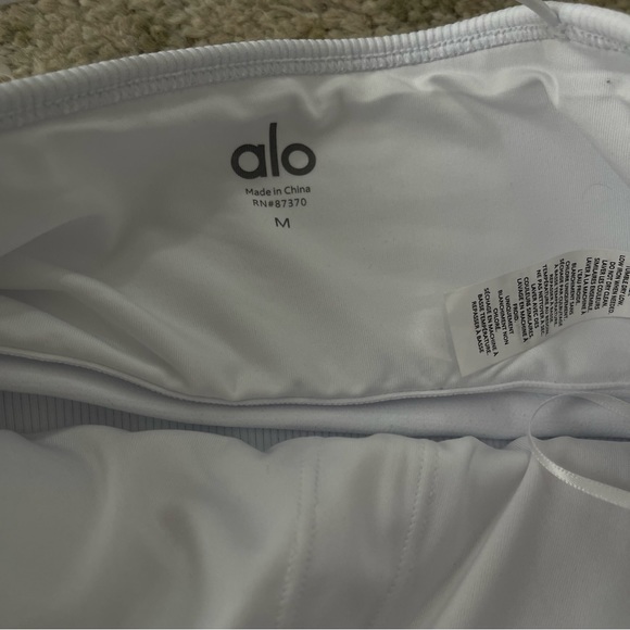 Bundle alo Goddess Ribbed Bandeau Top + Goddess Ribbed Cross Crop Top - Picture 5 of 16